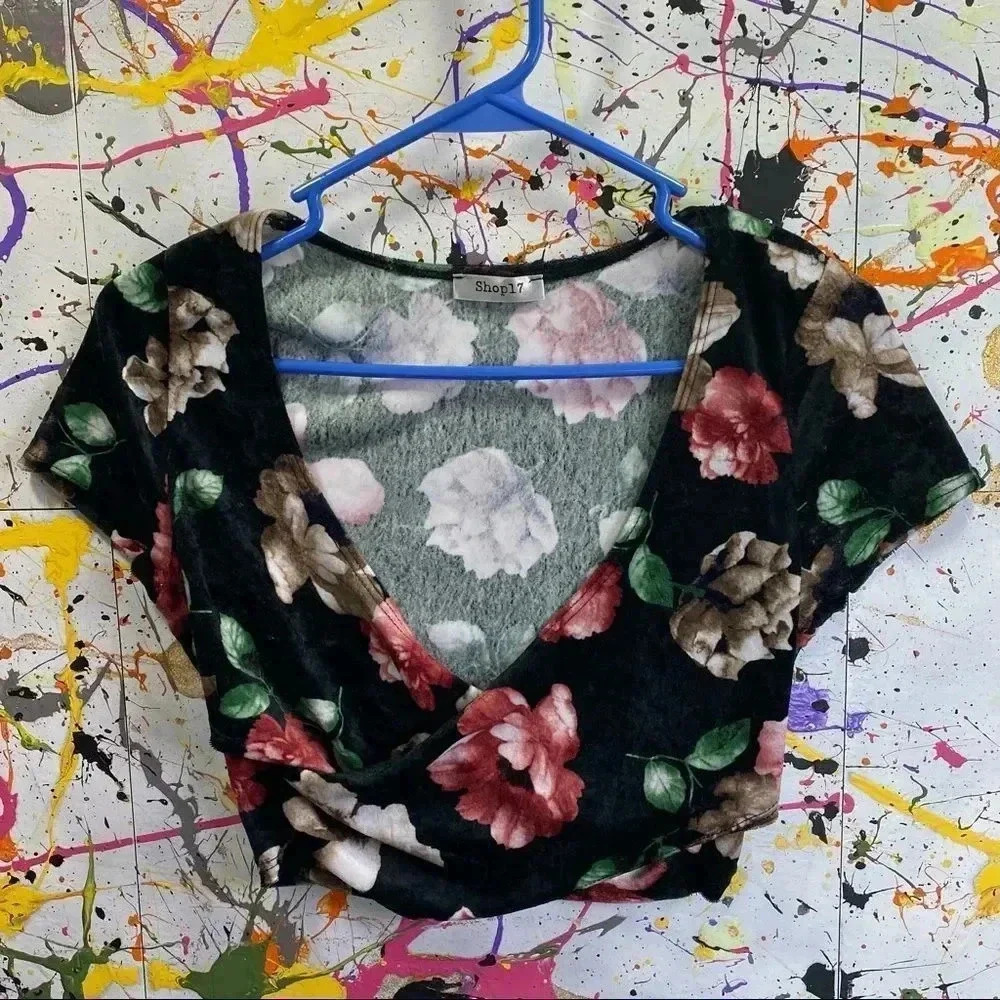 Velvet Floral Crop Top 🌸🌺🌼